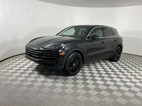 Used 2024 Porsche Cayenne image 1