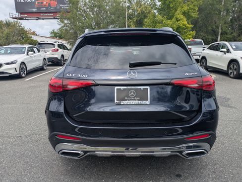 Used 2024 Mercedes-Benz GLC 300 4MATIC image 4