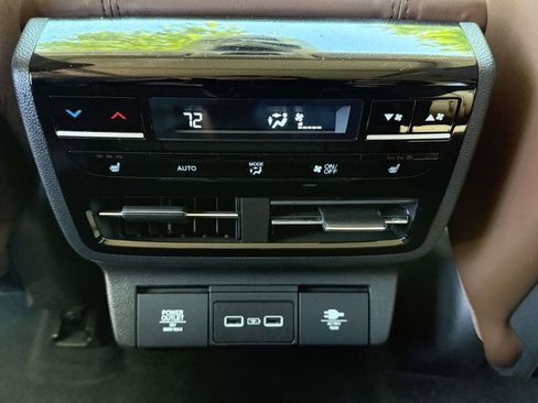 Used 2024 Acura MDX SH-AWD w/ Advance Package image 12
