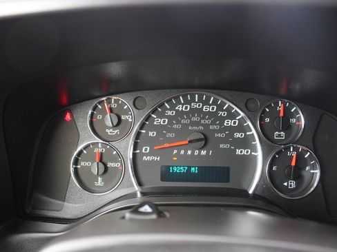 Used 2025 Chevrolet Express 2500 w/ Driver Convenience Package RWD image 29