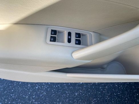 Used 2013 Volkswagen Passat 2.5 SE image 12