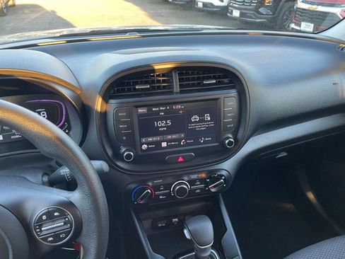 Used 2025 Kia Soul LX w/ LX Technology Package image 17