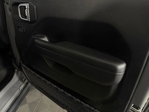 Used 2022 Jeep Wrangler Unlimited Rubicon 4xe AWD/4WD image 33