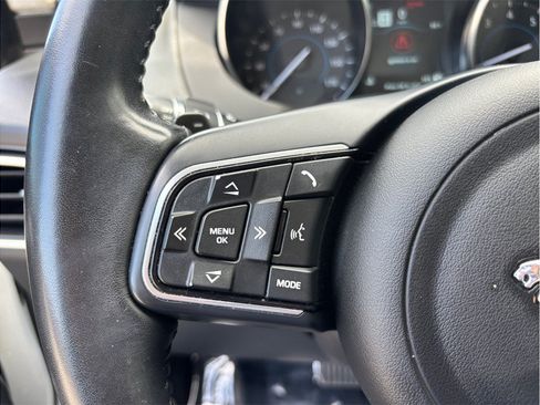 Used 2019 Jaguar F-PACE Premium AWD/4WD image 30
