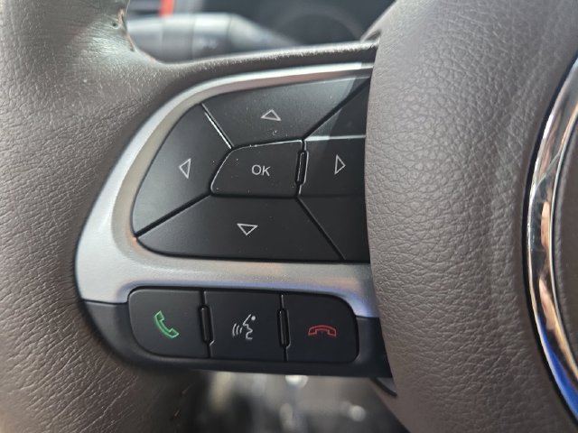 Used 2017 Jeep Renegade Latitude w/ Cold Weather Group AWD/4WD image 20