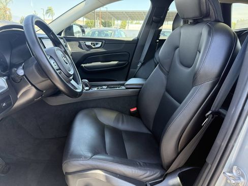 Used 2025 Volvo XC60 B5 Core AWD/4WD image 11