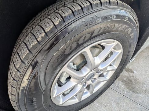 Used 2024 Chrysler Pacifica Touring-L image 42