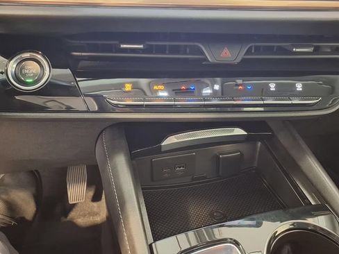 Used 2025 Buick Envision Avenir AWD/4WD image 15
