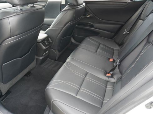 Certified 2022 Lexus ES 350 Ultra Luxury w/ Accessory Package 2 FWD image 32