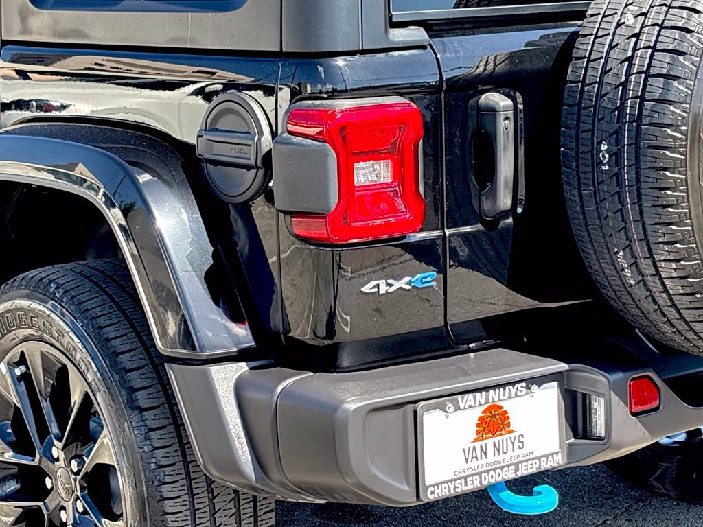 Certified 2023 Jeep Wrangler Unlimited Sahara AWD/4WD image 6