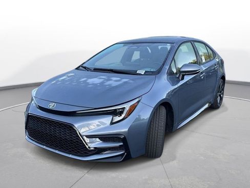 Used 2026 Toyota Corolla SE FWD image 2