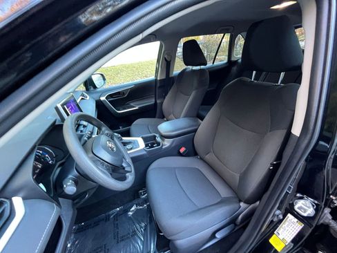 Used 2025 Toyota RAV4 LE image 32