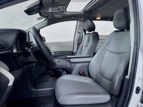 Used 2024 Toyota Sienna XLE image 24