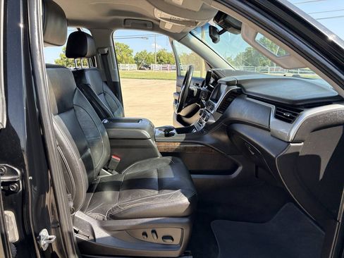 Used 2018 Chevrolet Suburban LT RWD image 18