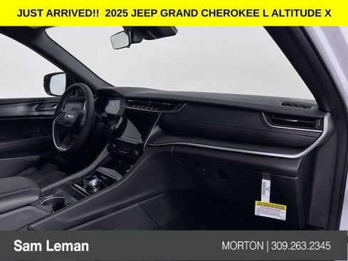 New 2025 Jeep Grand Cherokee L Altitude image 30