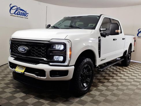 Used 2023 Ford F250 XL w/ STX Appearance Package AWD/4WD image 6