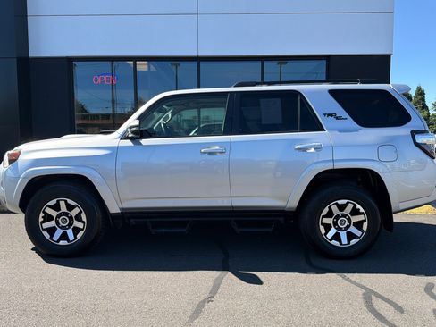 Used 2023 Toyota 4Runner TRD Off-Road Premium w/ Moonroof Package AWD/4WD image 9