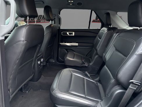 Used 2022 Ford Explorer XLT w/ Equipment Group 202A image 10