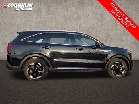 Used 2025 Kia Sorento EX image 8
