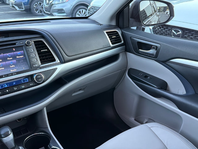 Used 2016 Toyota Highlander XLE FWD image 25