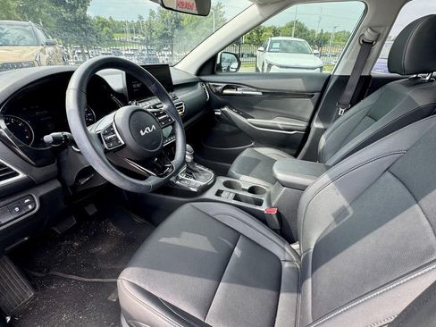 Certified 2023 Kia Seltos SX w/ SX Sunroof Package AWD/4WD image 17