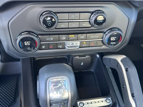 New 2025 Ford Bronco Badlands image 27