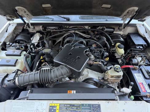 Used 2003 Ford Explorer Sport Trac XLT image 34