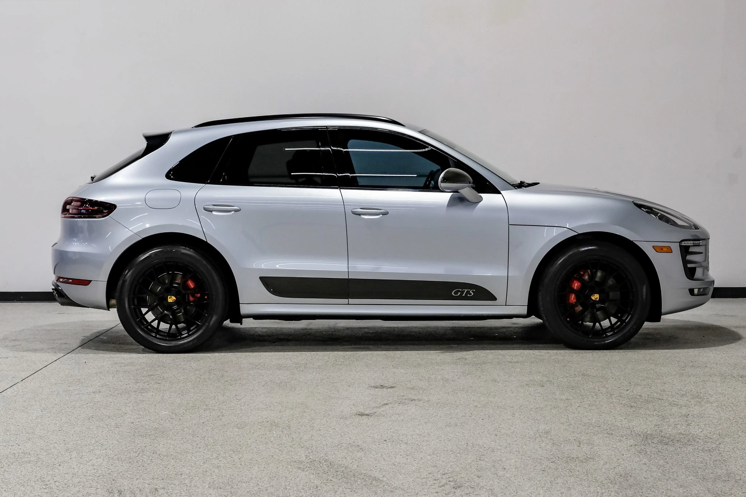 Used 2018 Porsche Macan GTS w/ Premium Package Plus AWD/4WD image 5