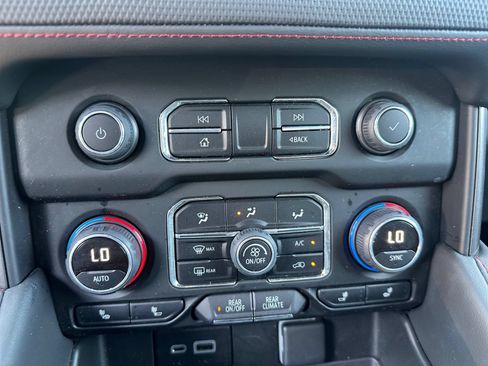 Used 2021 Chevrolet Suburban RST AWD/4WD image 26