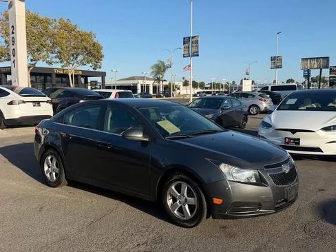 Used 2013 Chevrolet Cruze LT FWD image 3
