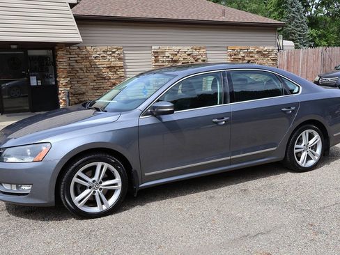Used 2014 Volkswagen Passat 3.6 SEL Premium FWD image 5