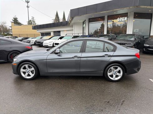Used 2013 BMW 320i xDrive 320i xDrive AWD 4dr Sedan image 2