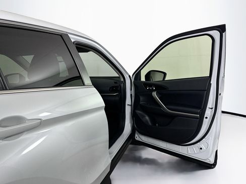 Used 2025 Mitsubishi Eclipse Cross SE image 32