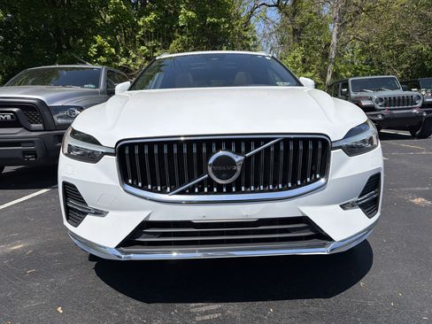 Used 2022 Volvo XC60 B5 Inscription w/ Advanced Package AWD/4WD image 2