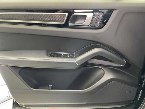 Certified 2023 Porsche Cayenne S Platinum AWD/4WD image 35
