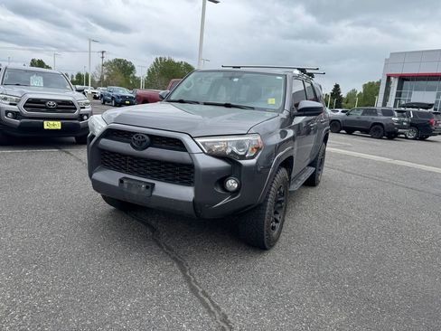 Used 2016 Toyota 4Runner SR5 AWD/4WD image 2