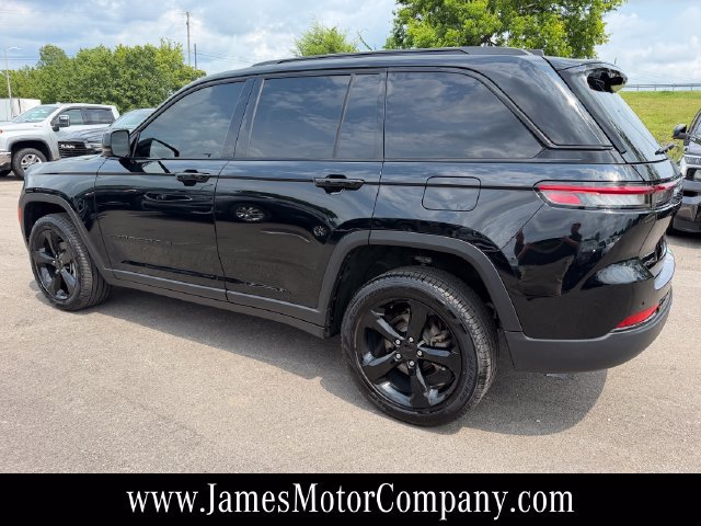 Used 2025 Jeep Grand Cherokee Limited w/ Luxury Tech Group II AWD/4WD image 12