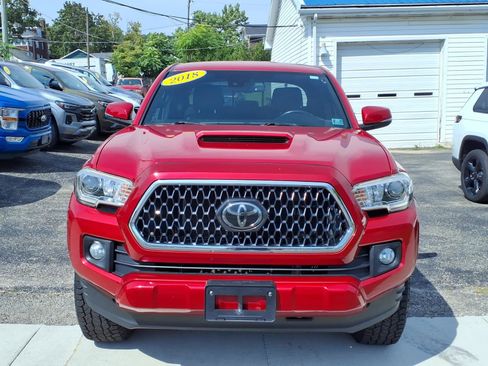 Used 2018 Toyota Tacoma TRD Sport AWD/4WD image 9