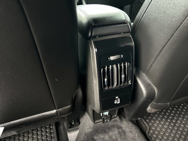 Used 2025 Jeep Compass Latitude w/ Convenience Group AWD/4WD image 22