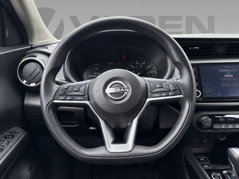 Used 2022 Nissan Kicks SV FWD image 9