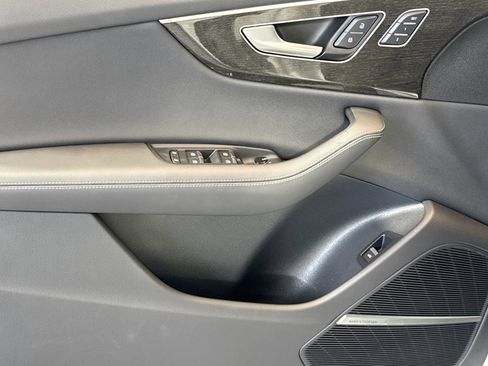 Used 2024 Audi Q8 Premium Plus w/ Premium Plus Package image 16