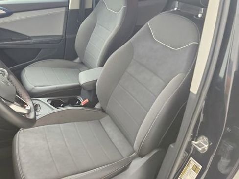 Used 2024 Volkswagen Taos SE image 10