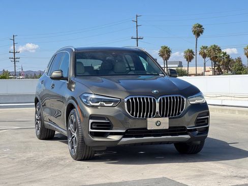 Used 2022 BMW X5 sDrive40i w/ Premium Package RWD image 3