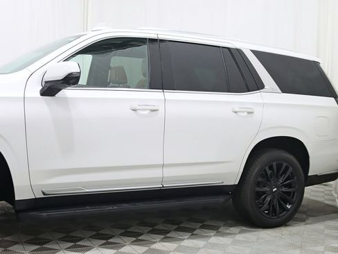 Used 2021 Cadillac Escalade Premium Luxury AWD/4WD image 3