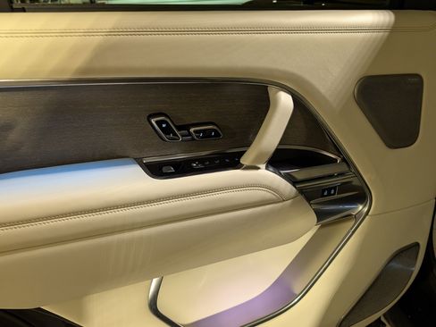 Used 2024 Land Rover Range Rover SV image 25