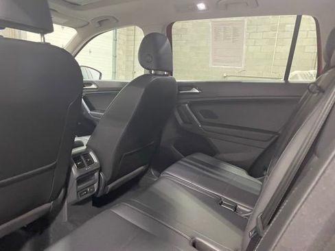 Used 2018 Volkswagen Tiguan SE AWD/4WD image 15