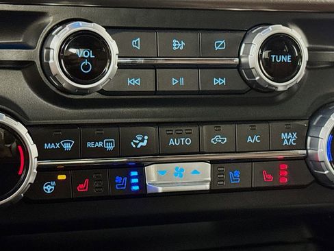 Used 2023 Ford F350 King Ranch w/ Chrome Package AWD/4WD image 19