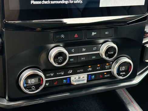 Used 2023 Ford Expedition Limited image 24