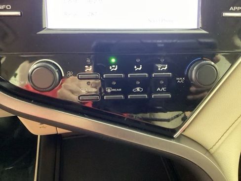 Used 2018 Toyota Camry LE image 21