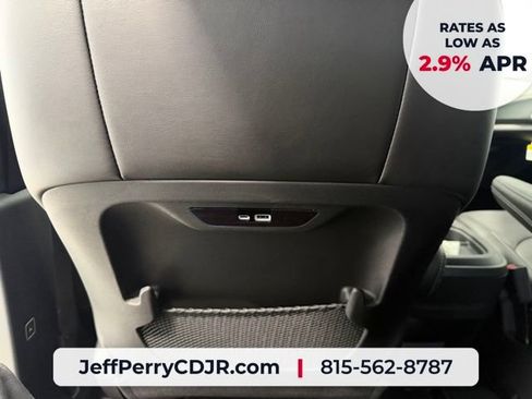 New 2027 Chrysler Pacifica Select AWD/4WD image 29